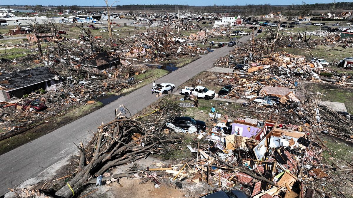 Fotky ze zpustošeného Mississippi. Tornádo srovnalo se zemí celá města